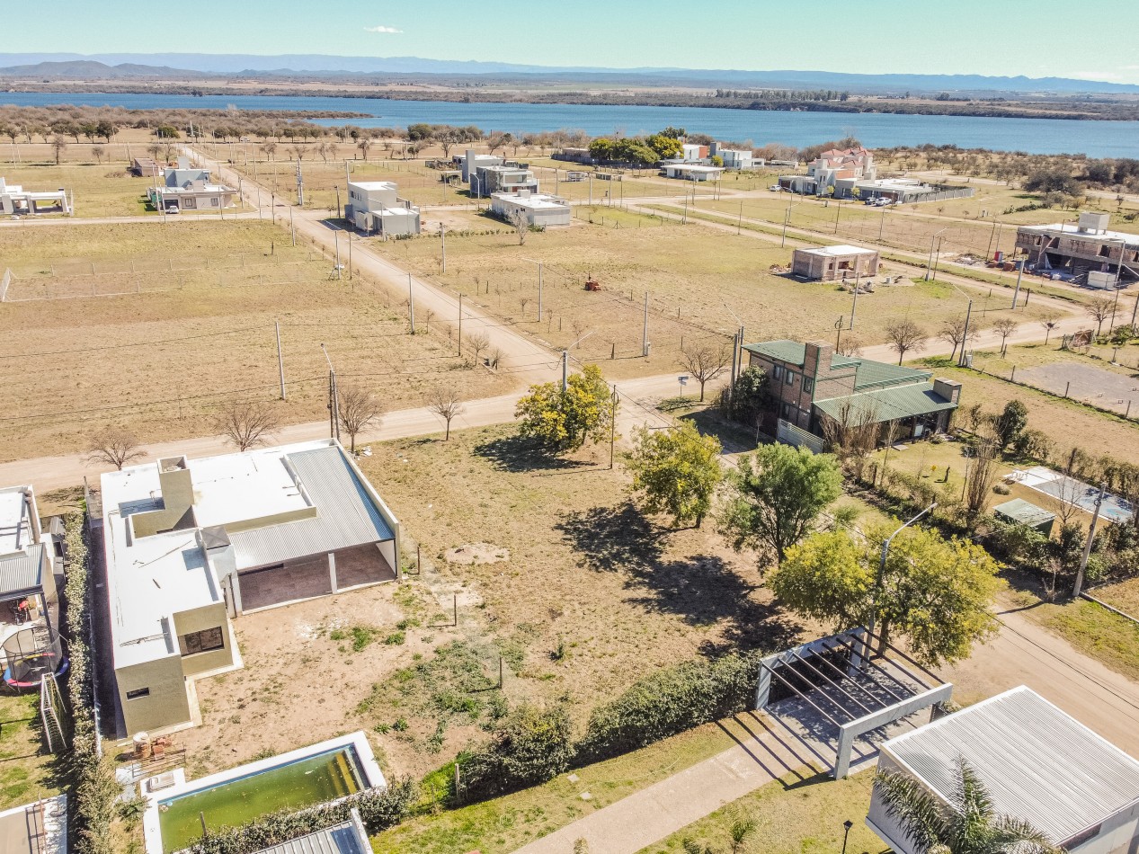 LOTE ESQUINA TIERRAS DEL FUNDADOR A MTS LAGO