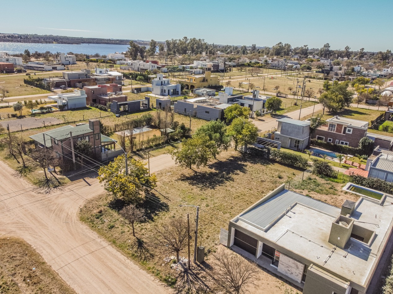 LOTE ESQUINA TIERRAS DEL FUNDADOR A MTS LAGO