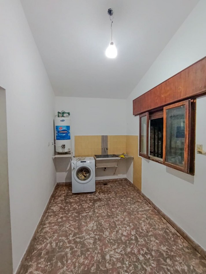 CASA ZONA CENTRICA CON GALPON