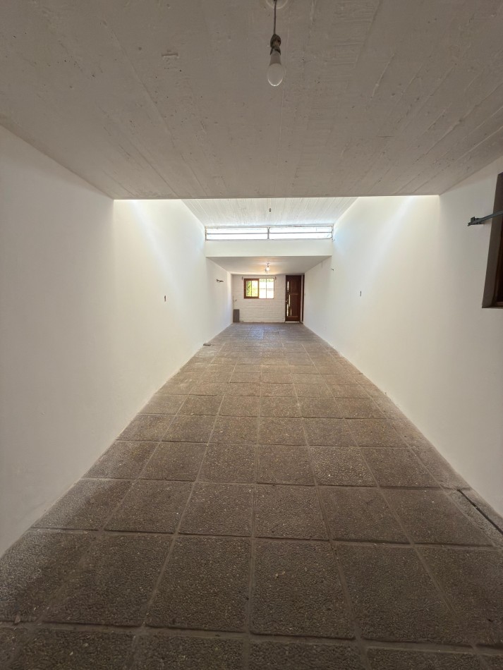 SE VENDE CASA CENTRICA CON PILETA Y OFICINAS COMERCIALES