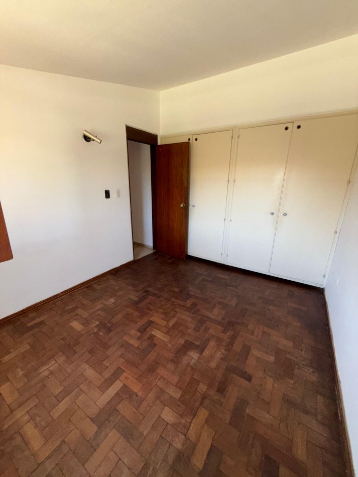 SE VENDE CASA CENTRICA CON PILETA Y OFICINAS COMERCIALES
