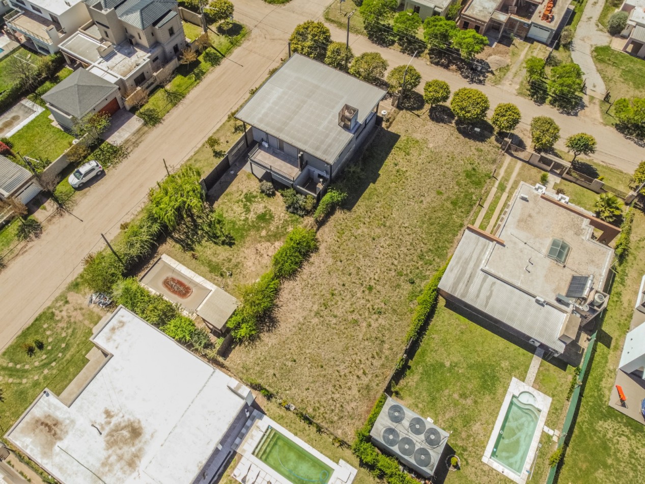 TIERRAS DEL FUNDADOR CERCA DEL LAGO Y PARADORES