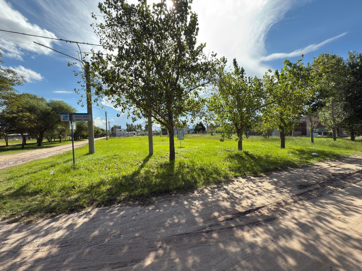LOTE ESQUINA 578 M2 A 3 CUADRAS LAGO