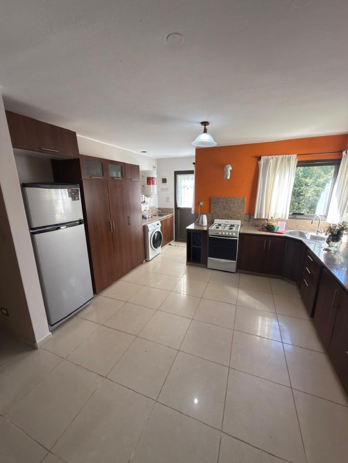 HERMOSA CASA CON PILETA EN B° PINARES