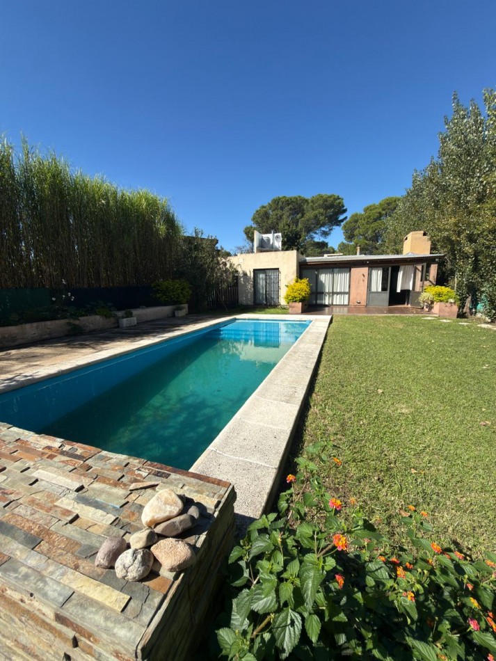 HERMOSA CASA CON PILETA EN B° PINARES