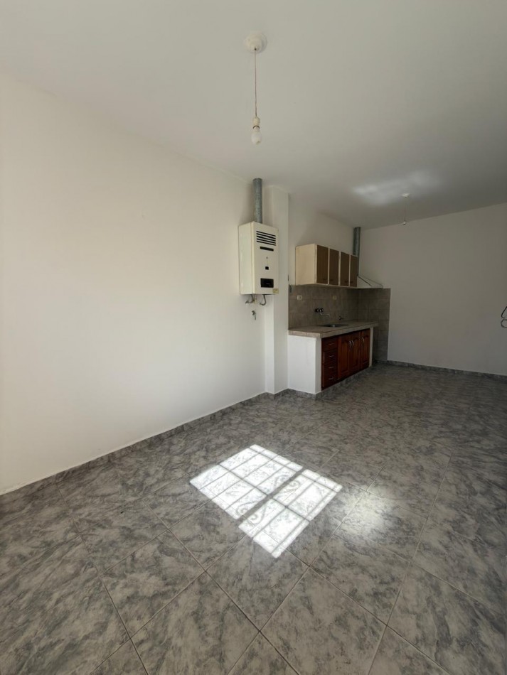 ALQUILER CASA AV. DEAN FUNES 55 DE UN DORM P/ DOS PERSONAS. 