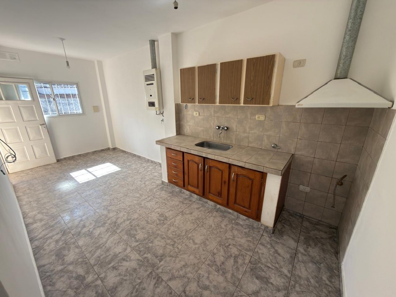 ALQUILER CASA AV. DEAN FUNES 55 DE UN DORM P/ DOS PERSONAS. 