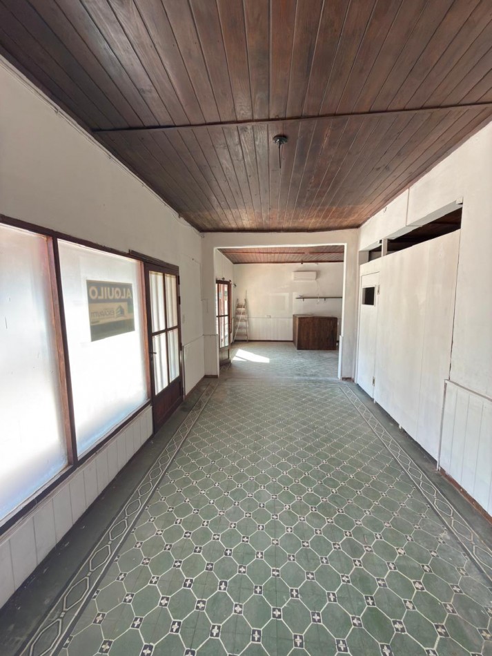 LOCAL EN ALQUILER EN CALLE SCAVUZZO 218 - A MTS DE PEDRO C. MOLINA ALMAFUERTE