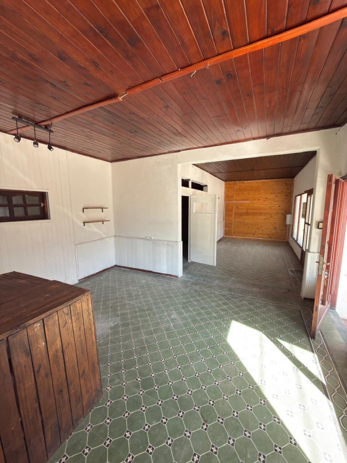 LOCAL EN ALQUILER EN CALLE SCAVUZZO 218 - A MTS DE PEDRO C. MOLINA ALMAFUERTE