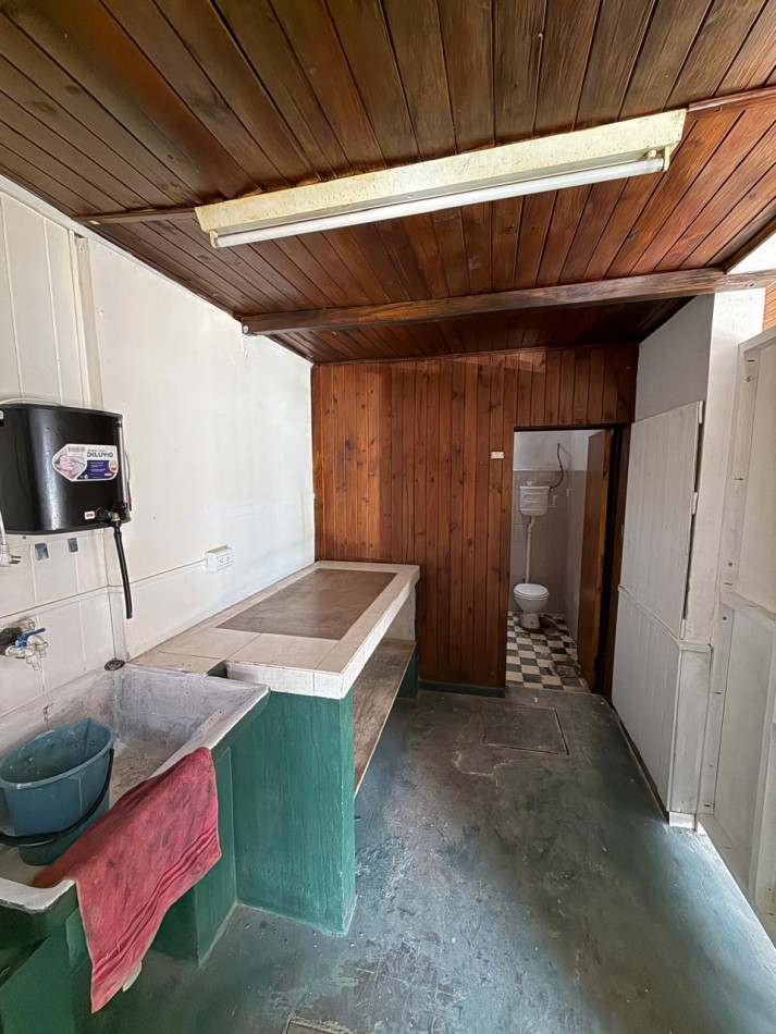 LOCAL EN ALQUILER EN CALLE SCAVUZZO 218 - A MTS DE PEDRO C. MOLINA ALMAFUERTE