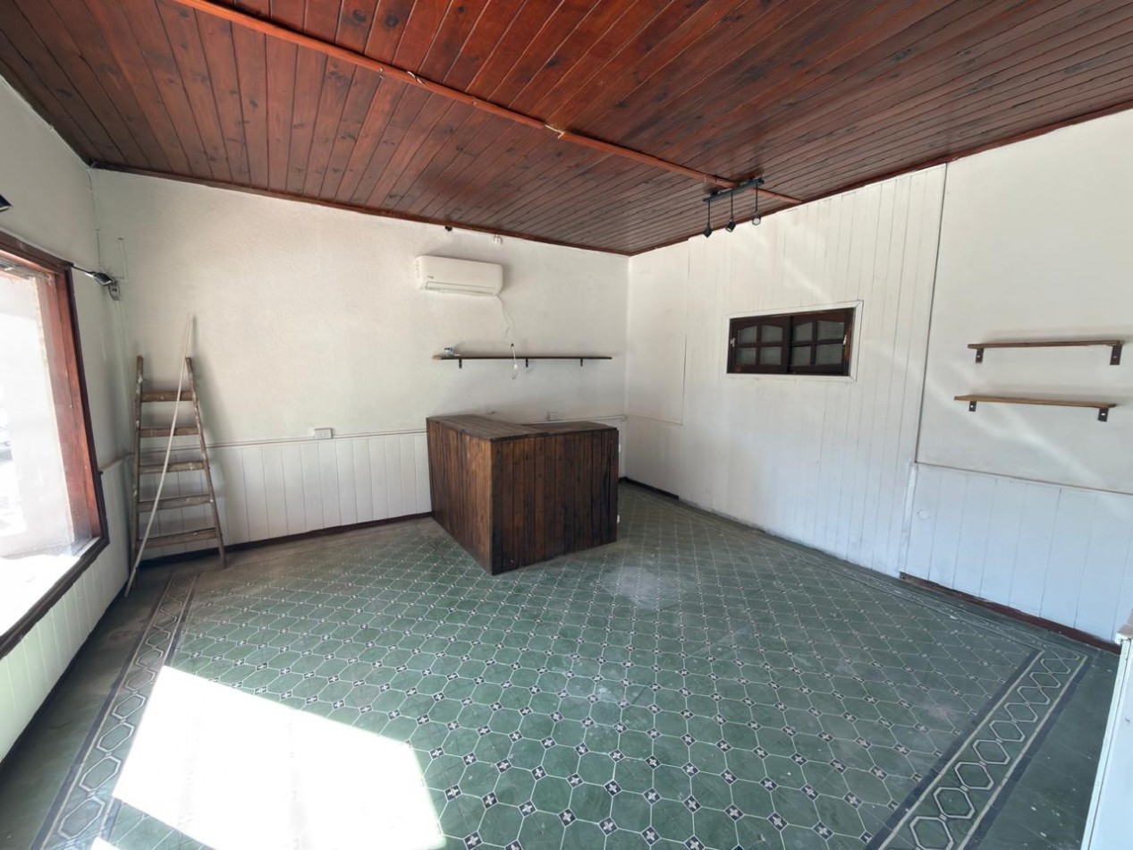 LOCAL EN ALQUILER EN CALLE SCAVUZZO 218 - A MTS DE PEDRO C. MOLINA ALMAFUERTE