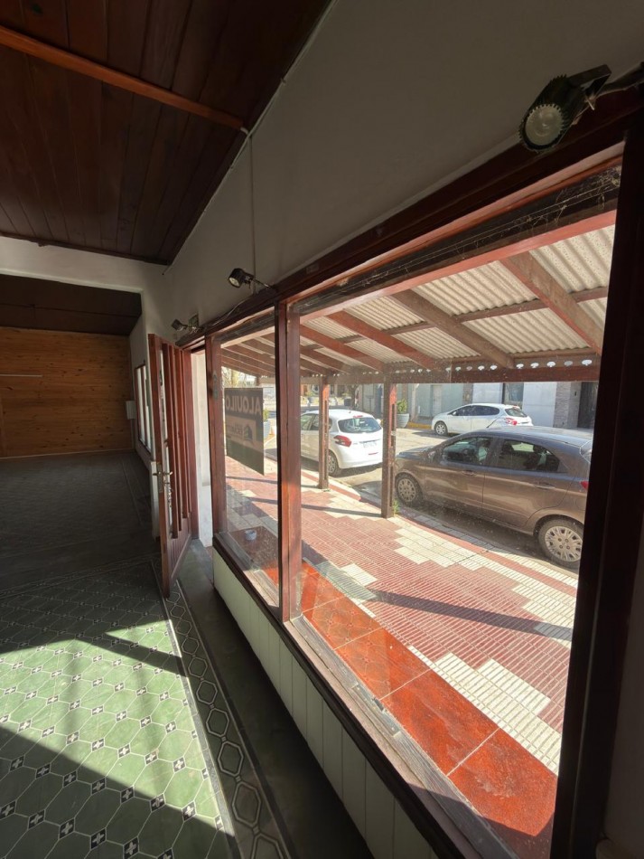 LOCAL EN ALQUILER EN CALLE SCAVUZZO 218 - A MTS DE PEDRO C. MOLINA ALMAFUERTE