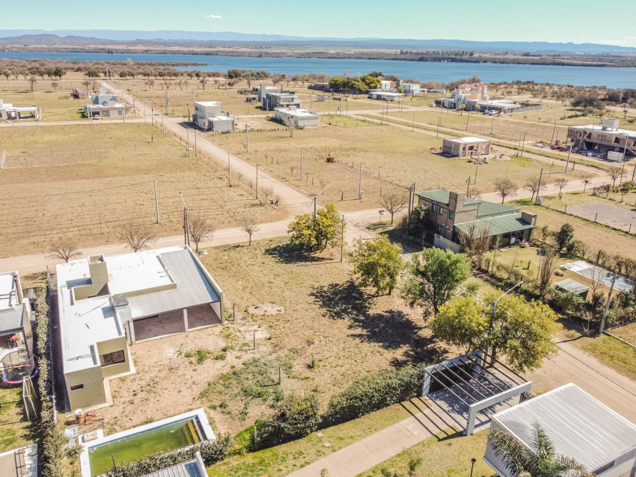 LOTE ESQUINA A DOS CUADRAS DEL LAGO- ALMAFUERTE