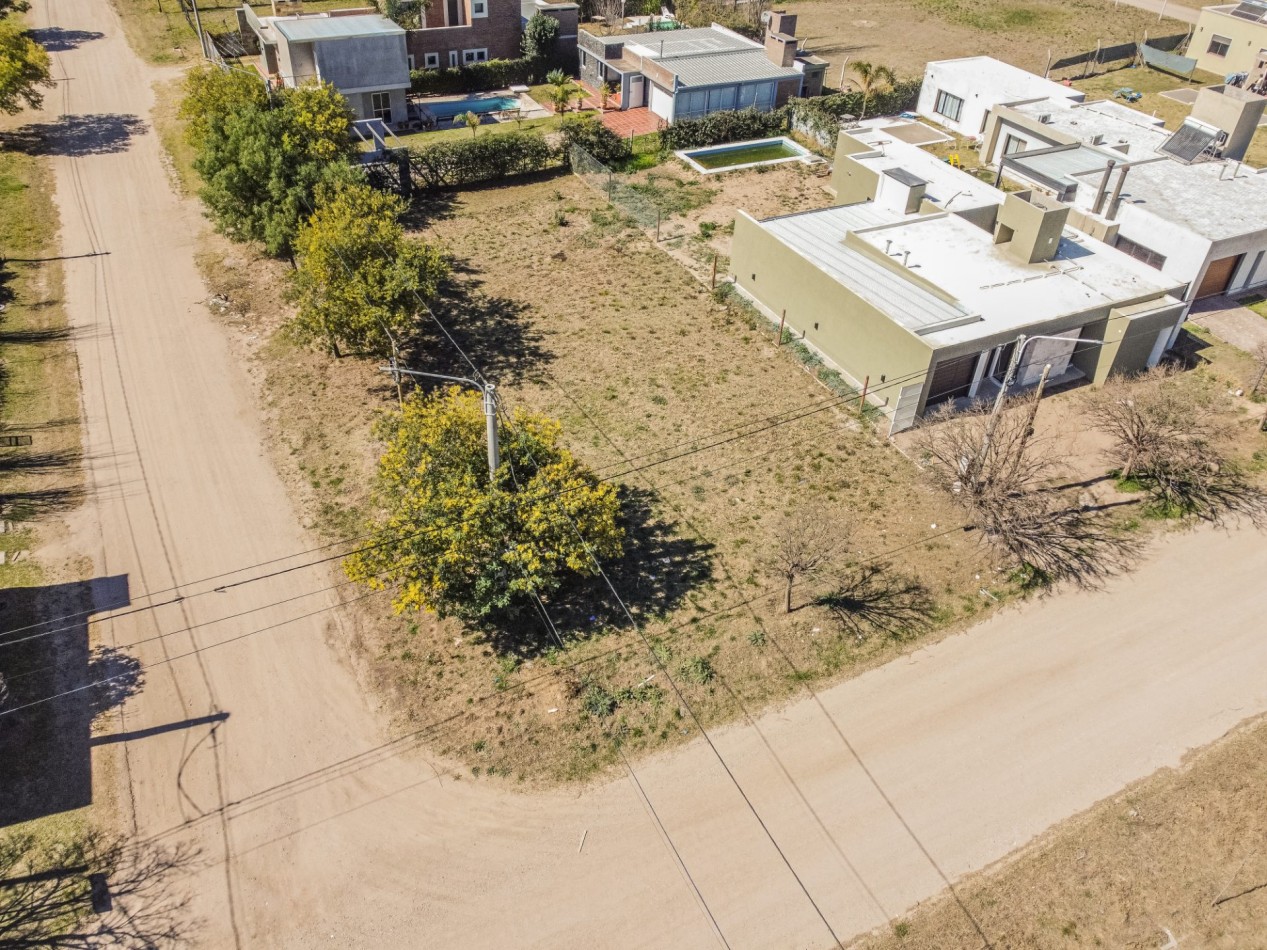 LOTE ESQUINA A DOS CUADRAS DEL LAGO- ALMAFUERTE