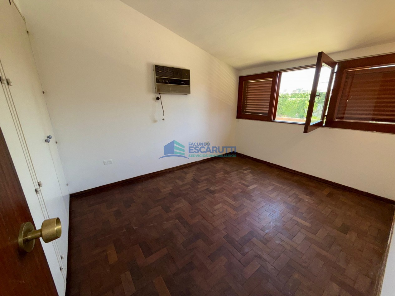 SE VENDE CASA CENTRICA CON PILETA Y OFICINAS COMERCIALES- ALMAFUERTE
