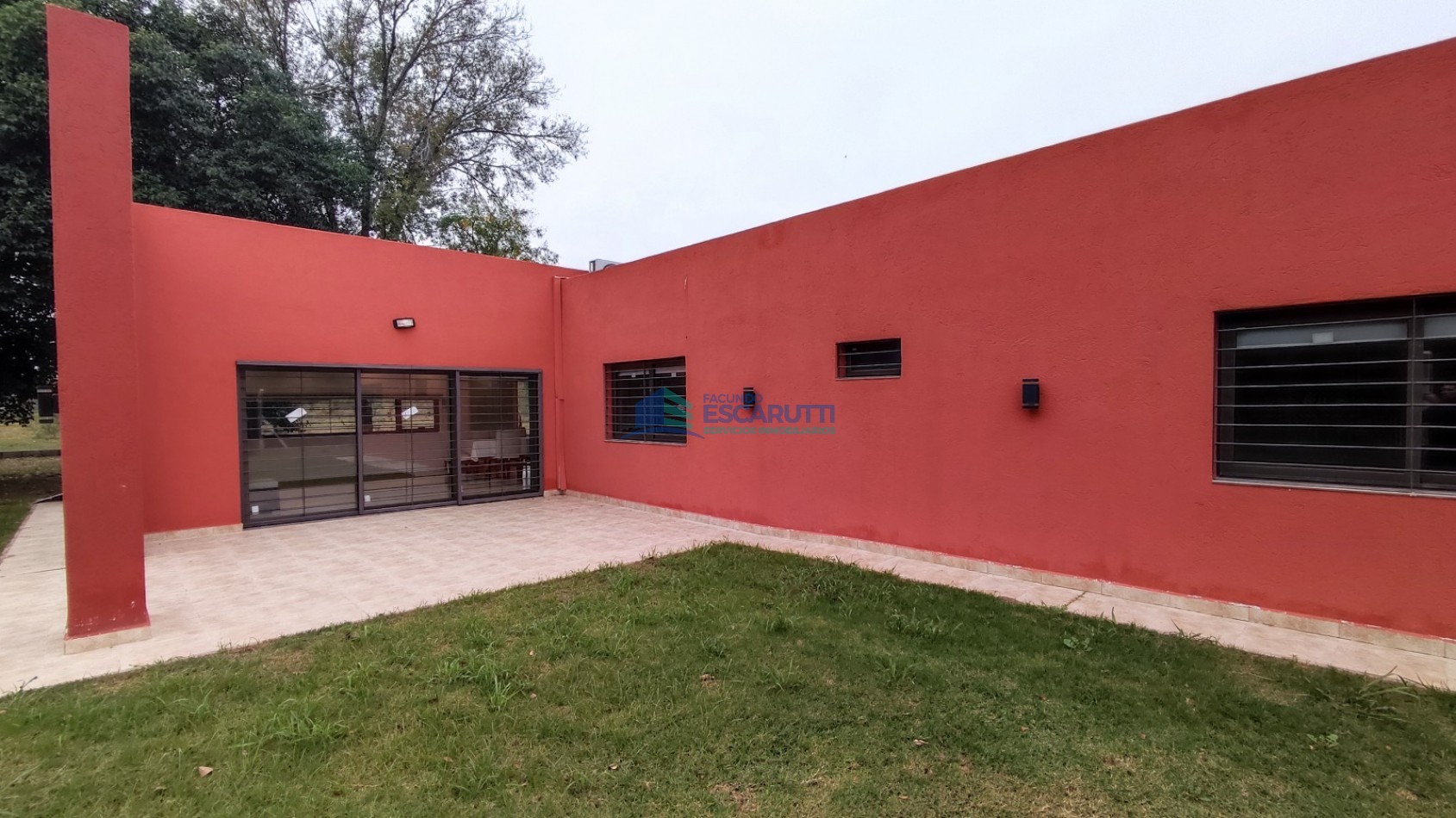 CASA EN LAS BAJADAS- FRENTE Y CON VISTA AL ARROYO- LAS BAJADAS