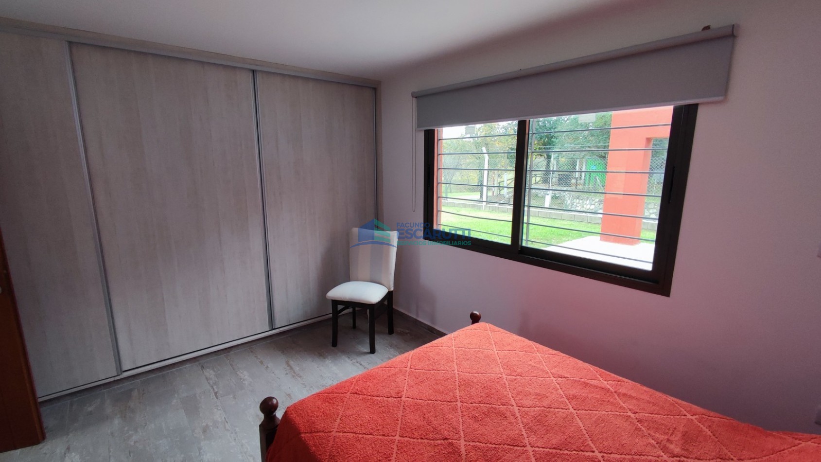 CASA EN LAS BAJADAS- FRENTE Y CON VISTA AL ARROYO- LAS BAJADAS