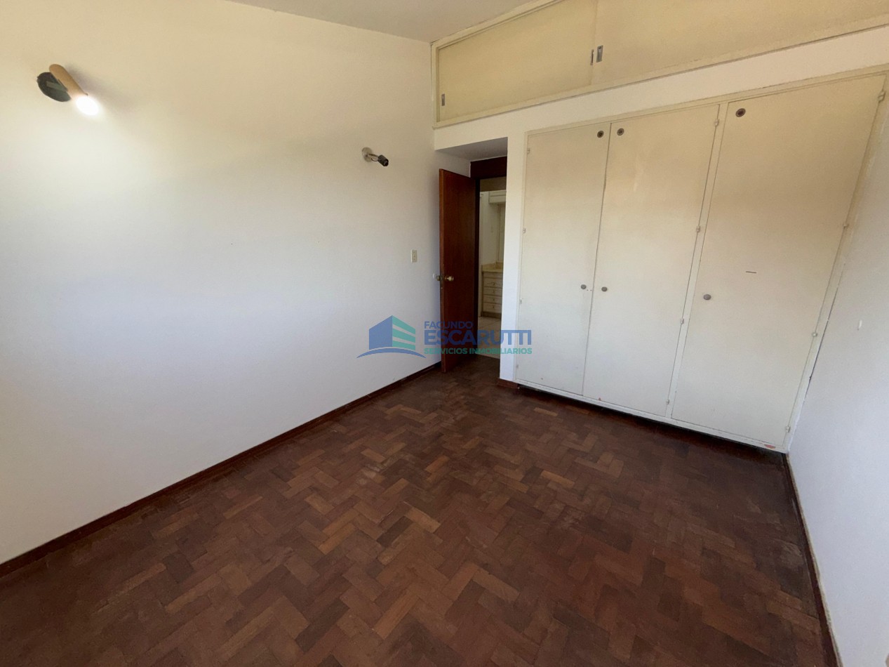 SE VENDE CASA CENTRICA CON PILETA Y OFICINAS COMERCIALES- ALMAFUERTE