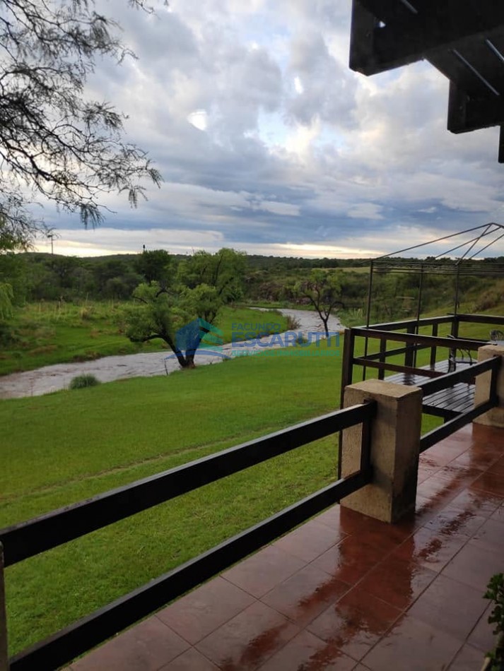 EXCELENTE CAMPO de 54 HAS. S/ COSTA DE ARROYO C/ TRES CABAÑAS A 20 MINUTOS DE ALMAFUERTE. 