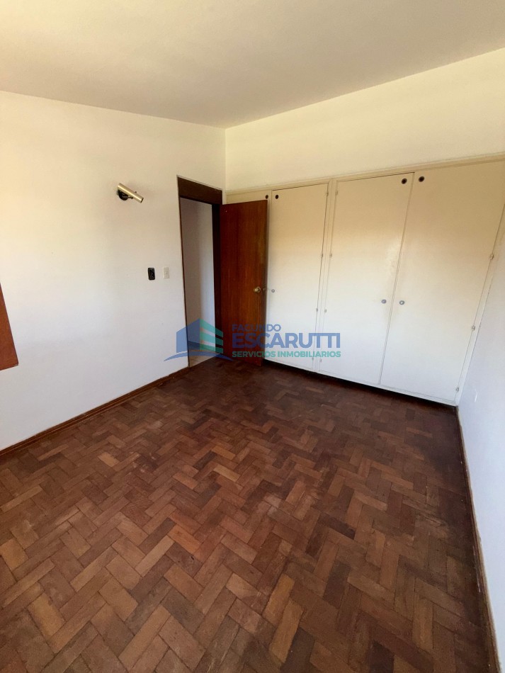 SE VENDE CASA CENTRICA CON PILETA Y OFICINAS COMERCIALES- ALMAFUERTE