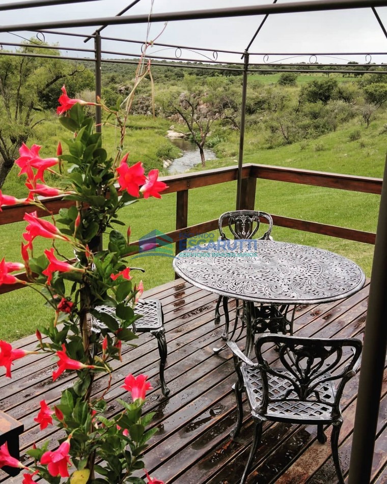 EXCELENTE CAMPO de 54 HAS. S/ COSTA DE ARROYO C/ TRES CABAÑAS A 20 MINUTOS DE ALMAFUERTE. 