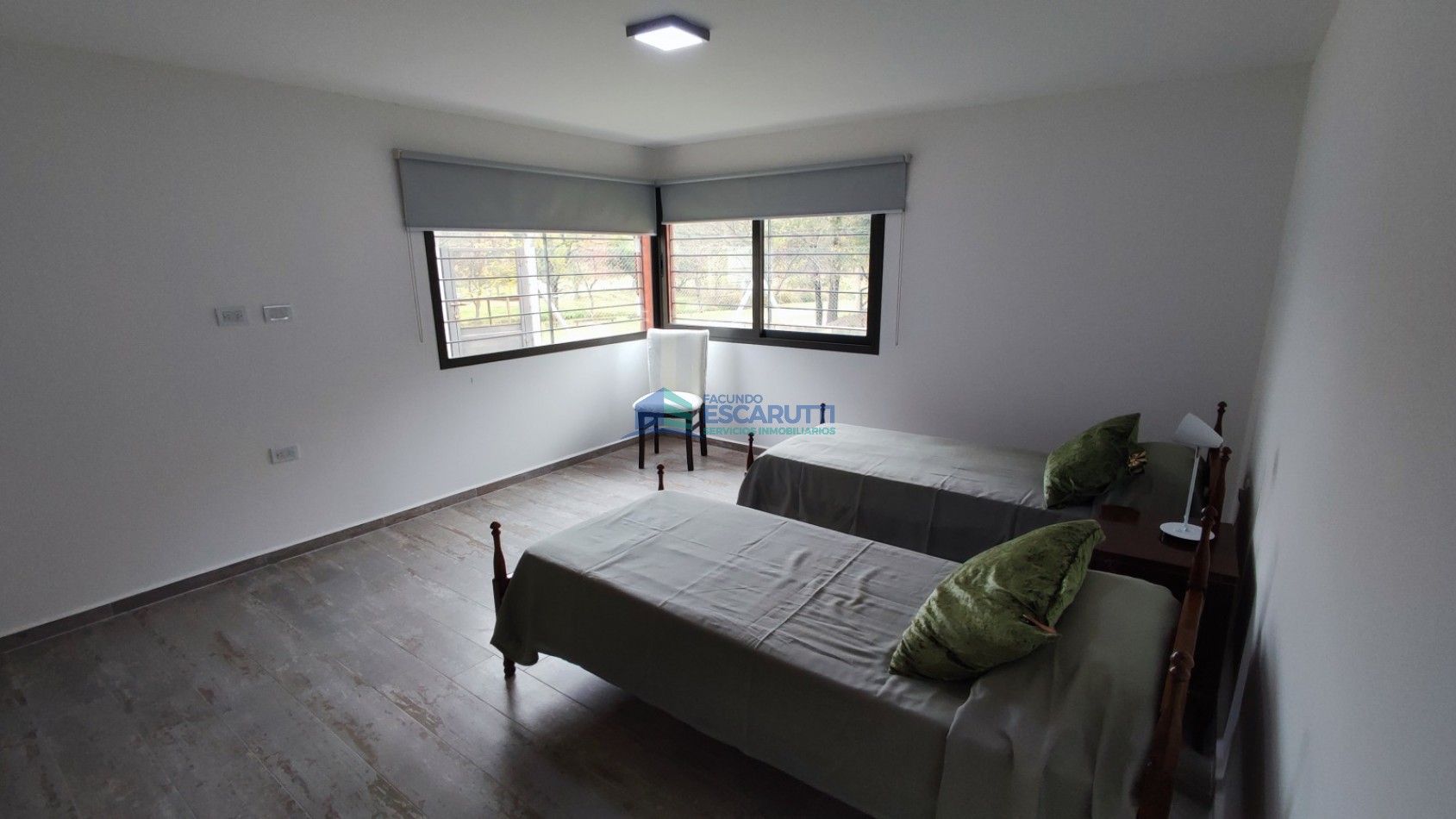 CASA EN LAS BAJADAS- FRENTE Y CON VISTA AL ARROYO- LAS BAJADAS