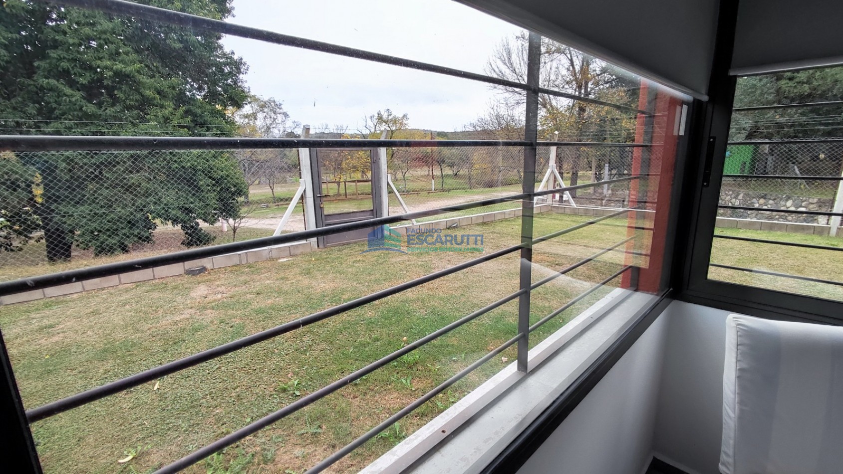CASA EN LAS BAJADAS- FRENTE Y CON VISTA AL ARROYO- LAS BAJADAS