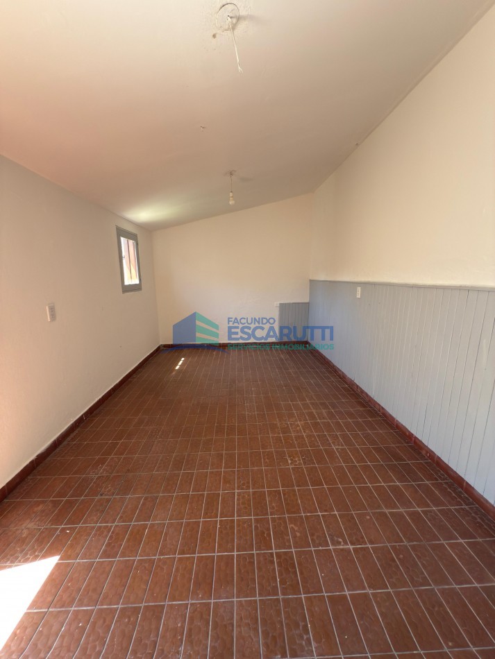 SE VENDE CASA CENTRICA CON PILETA Y OFICINAS COMERCIALES- ALMAFUERTE