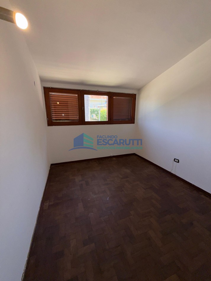 SE VENDE CASA CENTRICA CON PILETA Y OFICINAS COMERCIALES- ALMAFUERTE
