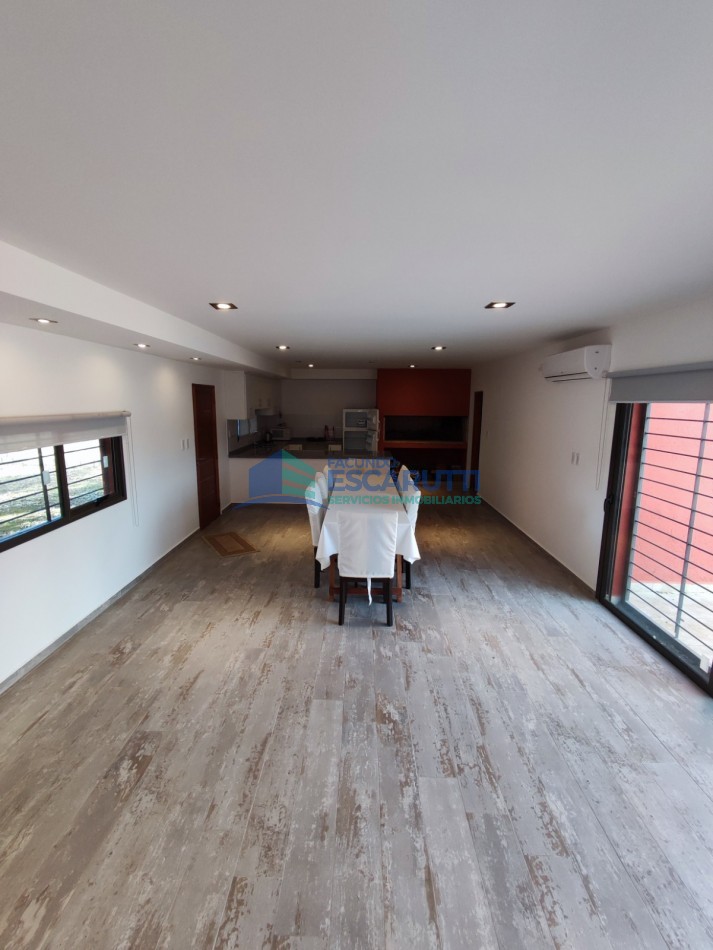 CASA EN LAS BAJADAS- FRENTE Y CON VISTA AL ARROYO- LAS BAJADAS
