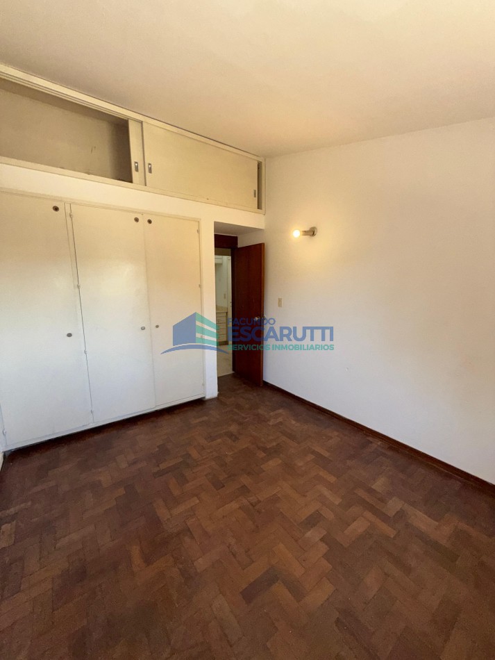 SE VENDE CASA CENTRICA CON PILETA Y OFICINAS COMERCIALES- ALMAFUERTE