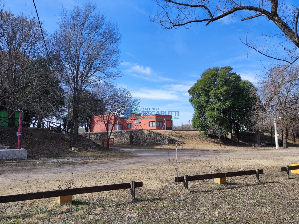 CASA EN LAS BAJADAS- FRENTE Y CON VISTA AL ARROYO- LAS BAJADAS