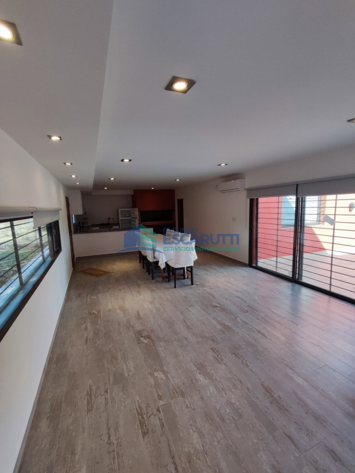 CASA EN LAS BAJADAS- FRENTE Y CON VISTA AL ARROYO- LAS BAJADAS