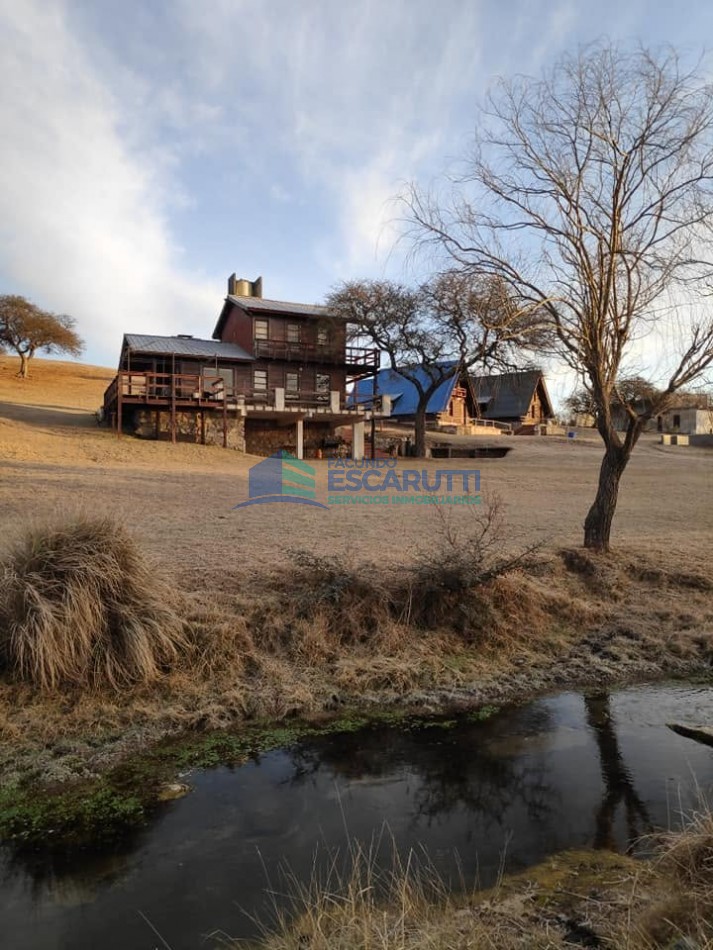 EXCELENTE CAMPO de 54 HAS. S/ COSTA DE ARROYO C/ TRES CABAÑAS A 20 MINUTOS DE ALMAFUERTE. 