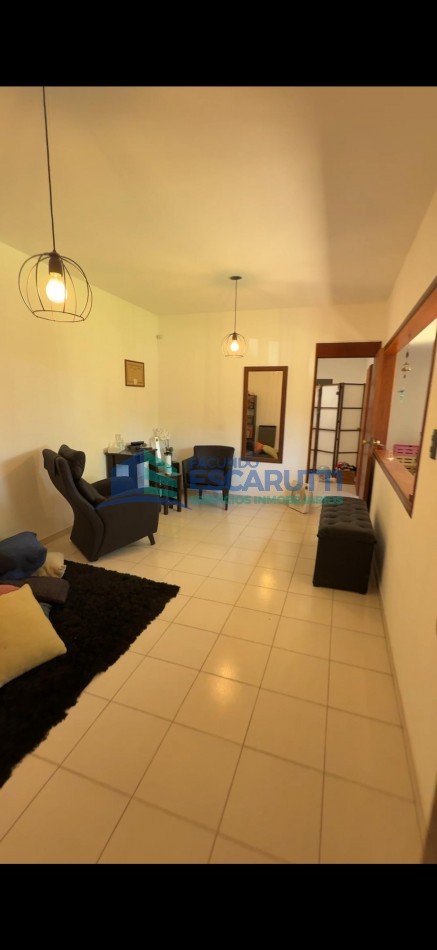 SE VENDE CASA CENTRICA CON PILETA Y OFICINAS COMERCIALES- ALMAFUERTE