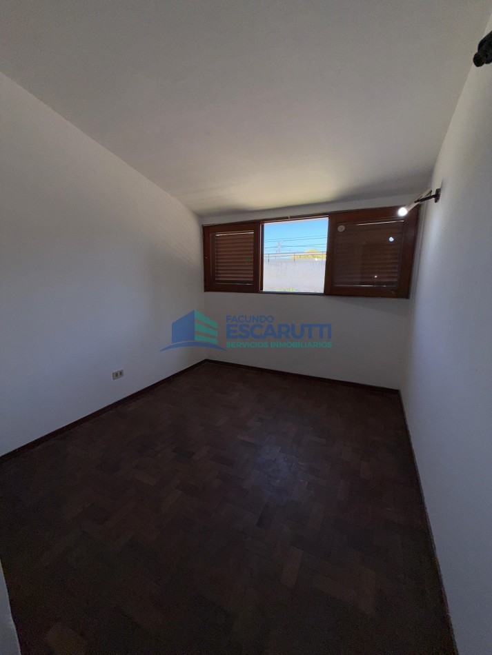SE VENDE CASA CENTRICA CON PILETA Y OFICINAS COMERCIALES- ALMAFUERTE