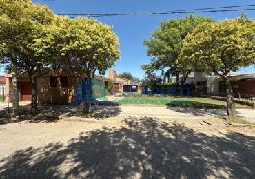 SE VENDE CASA CENTRICA CON PILETA Y OFICINAS COMERCIALES- ALMAFUERTE
