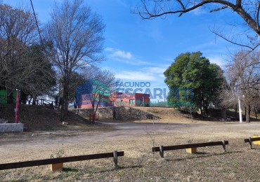CASA EN LAS BAJADAS- FRENTE Y CON VISTA AL ARROYO- LAS BAJADAS